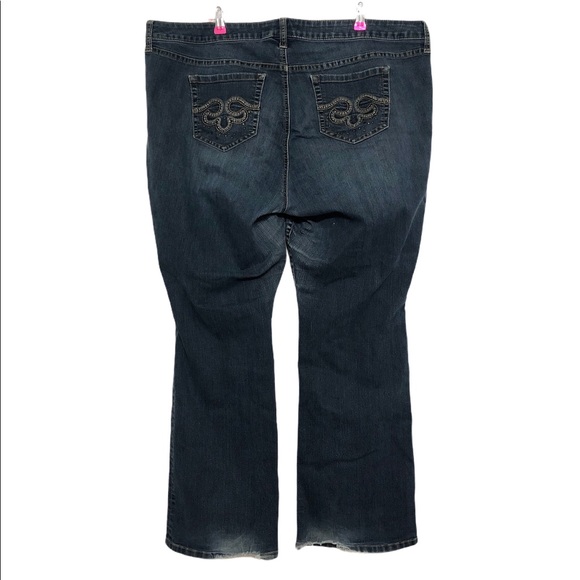 Torrid Denim Jeans Slim Boot Cut Worn Hem Plus 24 - Picture 4 of 11